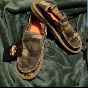 NWT Men's Camo Canvas Mocs